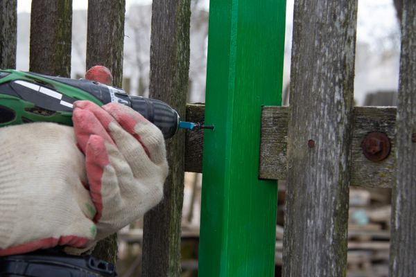 Fence Straightening Service